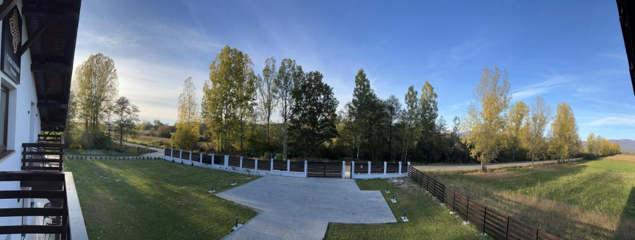 Casa Cu Flori Maramures Baia Mare Ngoại thất bức ảnh